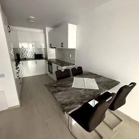 Central River Apartament *
