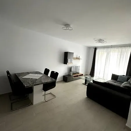 Central River Apartament *
